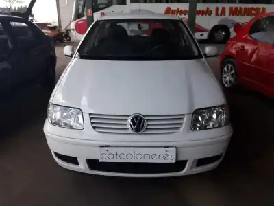Veicolo di demolizione VOLKSWAGEN POLO BERLINA (6N2) 1.4 TDI dell'anno 2001 alimentato AMF