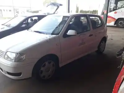Veículo de Sucata volkswagen polo berlina (6n2) 1.4 tdi do ano 2001 alimentado amf