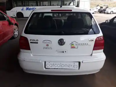 Veículo de Sucata volkswagen polo berlina (6n2) 1.4 tdi do ano 2001 alimentado amf