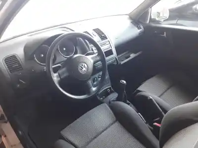 Veículo de Sucata volkswagen polo berlina (6n2) 1.4 tdi do ano 2001 alimentado amf
