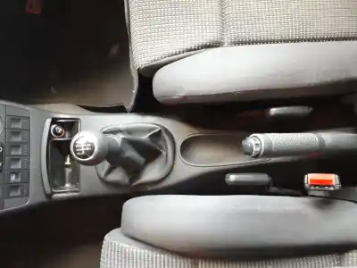 Veículo de Sucata volkswagen polo berlina (6n2) 1.4 tdi do ano 2001 alimentado amf