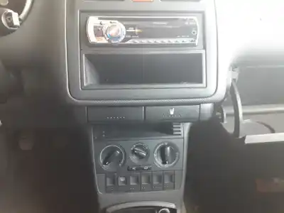 Veículo de Sucata volkswagen polo berlina (6n2) 1.4 tdi do ano 2001 alimentado amf