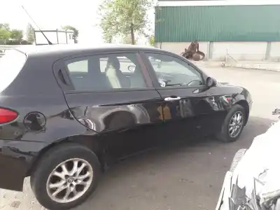 Veículo de Sucata alfa romeo 147 (190) 1.9 jtd distinctive do ano 2002 alimentado 937a2000