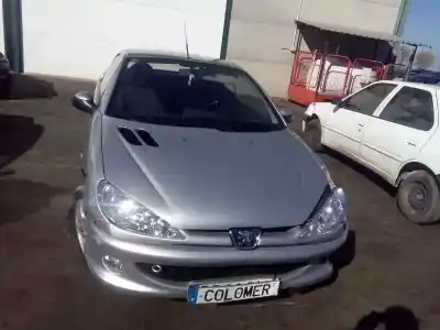 Veicolo di demolizione PEUGEOT 206 CC CC dell'anno 2004 alimentato NFU