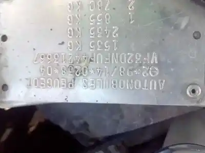 Veicolo di demolizione peugeot 206 cc cc dell'anno 2004 alimentato nfu