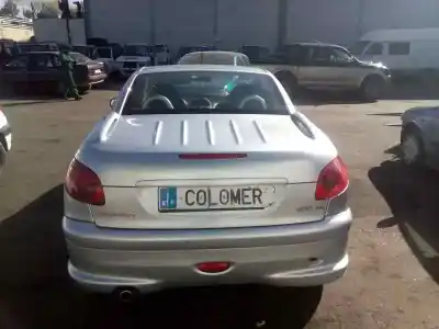 Veicolo di demolizione peugeot 206 cc cc dell'anno 2004 alimentato nfu