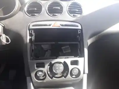 Veículo de Sucata peugeot 308 confort do ano 2008 alimentado 5fw