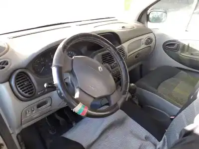 Scrapping Vehicle renault scenic (ja..) 1.9 dti diesel 80 cv / 59 kw of the year 2001 powered f9q q7