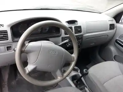 Veicolo di demolizione kia rio 1.3 cat dell'anno 2004 alimentato a3d