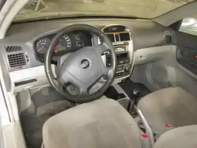 Veículo de Sucata kia cerato 2.0 turbodiesel cat do ano 2004 alimentado d4ea