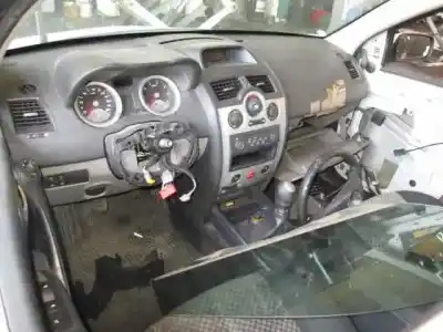Sloopvoertuig renault megane ii sedán (lm0/1_) 1.9 dci (lm0g lm1g lm2c) van het jaar 2003 aangedreven f9qb8