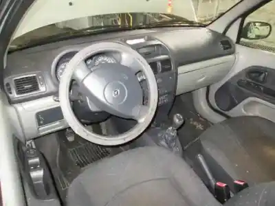 Scrapping Vehicle renault clio ii fase i (b/cbo) 1.2 16v alize 75 cv / 55 kw of the year 2001 powered d4f b7