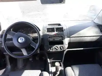 Veículo de Sucata volkswagen polo (9n1) 1.4 16v do ano 2002 alimentado aua