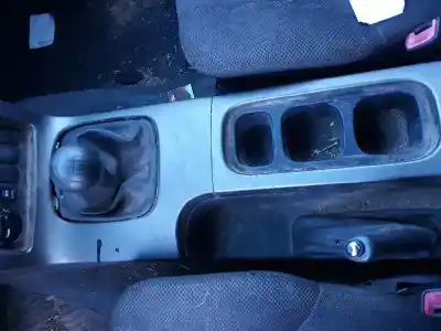 Veículo de Sucata nissan pathfinder (r51) 2.5 dci xe do ano 2007 alimentado yd25