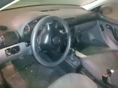 Здавання транспортного засобу seat leon (1m1) stella року 2003 потужний bca