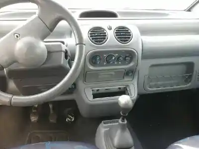 Veicolo di demolizione renault twingo (co6) 1.3 (c063/64) dell'anno 1994 alimentato c3g