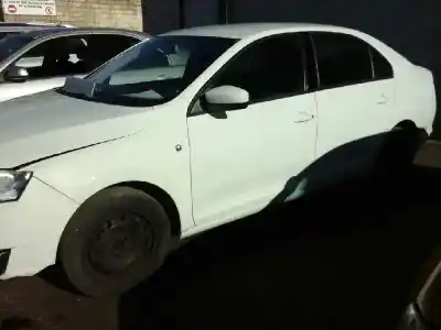 Veículo de Sucata skoda rapid active do ano 2013 alimentado cayc