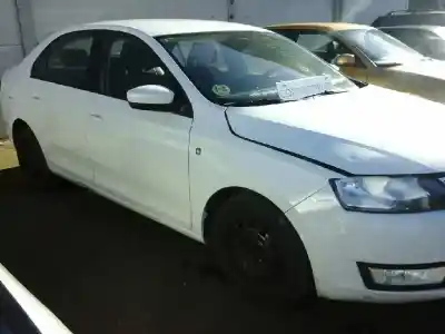 Veículo de Sucata skoda rapid active do ano 2013 alimentado cayc