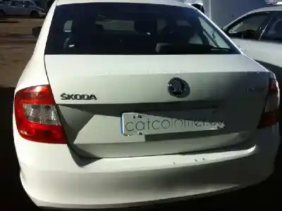 Veículo de Sucata skoda rapid active do ano 2013 alimentado cayc