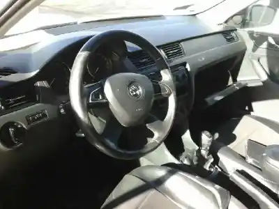 Veículo de Sucata skoda rapid active do ano 2013 alimentado cayc