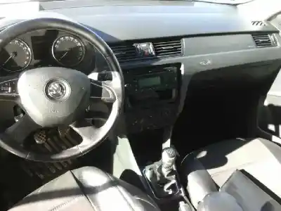 Veículo de Sucata skoda rapid active do ano 2013 alimentado cayc