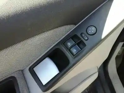 Veículo de Sucata fiat idea (135) 1.4 do ano 2004 alimentado 843a1000