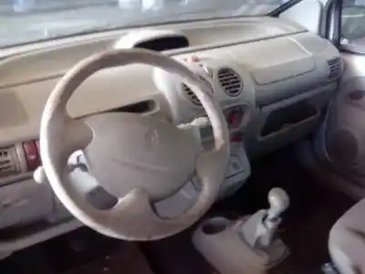 Veículo de Sucata renault twingo (co6) 1.2 alize do ano 2001 alimentado d4f a7