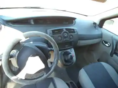 Здавання транспортного засобу renault scenic ii confort dynamique року 2004 потужний f9q d8