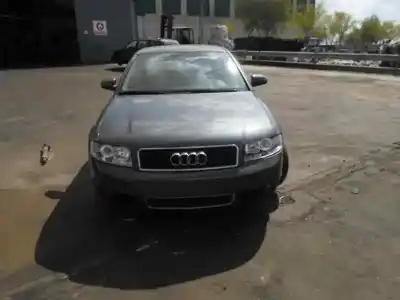 Veicolo di demolizione AUDI A4 AVANT (8E) 1.9 TDI (96kW) dell'anno 2001 alimentato AWX