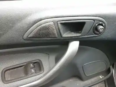 Veicolo di demolizione ford fiesta (cb1) trend dell'anno 2010 alimentato snjb