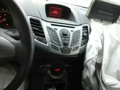 Veicolo di demolizione ford fiesta (cb1) trend dell'anno 2010 alimentato snjb