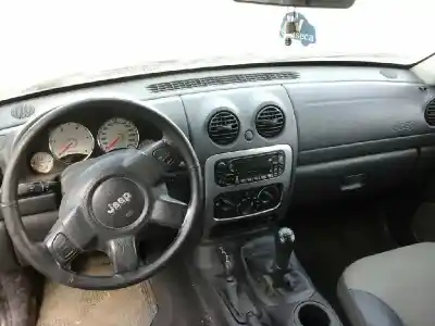 Veicolo di demolizione chrysler jeep cherokee (kj) 2.5 crd cat dell'anno 2004 alimentato 09c