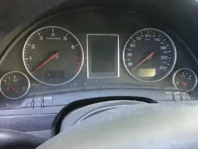 Sloopvoertuig audi a4 avant (8e) 1.8 t quattro van het jaar 2001 aangedreven avj