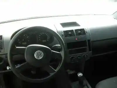 Scrapping Vehicle volkswagen polo (9n1) match of the year 2004 powered asy