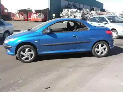 Veicolo di demolizione peugeot 206 cc cc dell'anno 2001 alimentato nfu