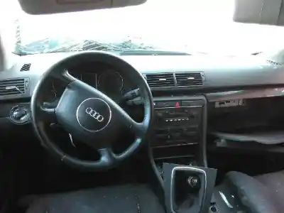 Vehicul casat audi a4 avant (8e) 1.9 tdi (96kw) al anului 2002 alimentat awx