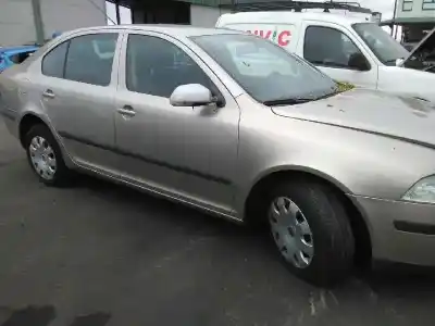 Veículo de Sucata skoda octavia berlina (1z3) trend do ano 2004 alimentado bkc