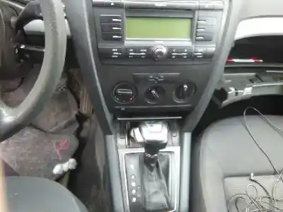 Veículo de Sucata skoda octavia berlina (1z3) trend do ano 2004 alimentado bkc