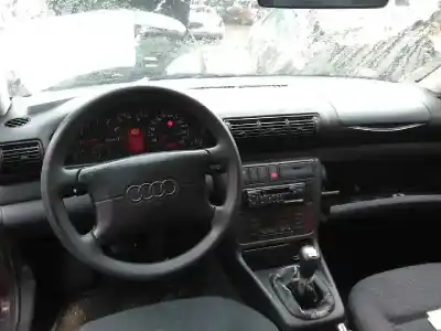 Veículo de Sucata audi a4 berlina (b5) 1.8 do ano 1995 alimentado adr