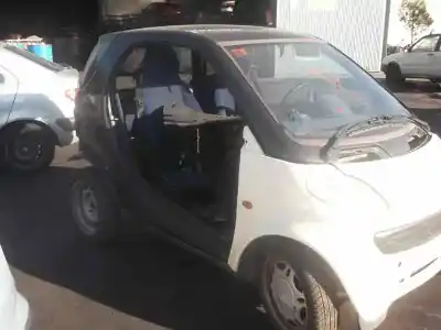 Sloopvoertuig smart coupe pure van het jaar 2000 aangedreven m160e6alb04