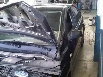 Veículo de Sucata ford focus berlina (cap) 1.6 cat do ano 2006 alimentado hxda