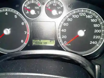 Veículo de Sucata ford focus berlina (cap) 1.6 cat do ano 2006 alimentado hxda