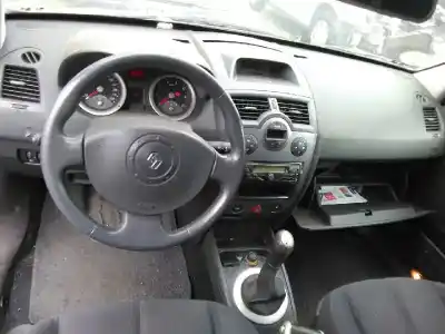 Veículo de Sucata renault megane ii berlina 3p confort authentique do ano 2003 alimentado k4m t7