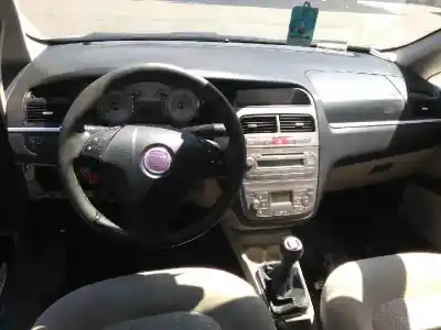 Veículo de Sucata fiat linea (323_, 110_) 1.3 d multijet (323axb11 323axb1a) do ano 2008 alimentado 199a3000