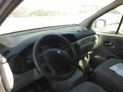 Scrapping Vehicle renault scenic rx4 (ja0) 1.9 dci salomon of the year 2002 powered f9q k7