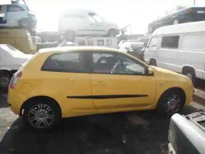 Veicolo di demolizione fiat stilo (192) 1.6 16v dell'anno 2002 alimentato 182b6000