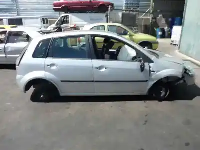 Veicolo di demolizione ford fiesta (cbk) 1.4 16v cat dell'anno 2002 alimentato fxjb