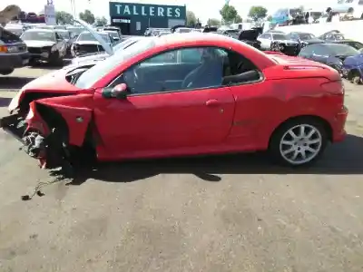 Veicolo di demolizione peugeot 206 cc cc dell'anno 2002 alimentato nfu