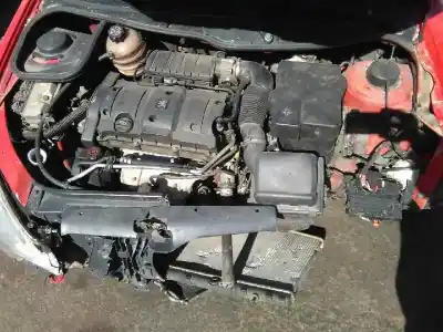 Veicolo di demolizione peugeot 206 cc cc dell'anno 2002 alimentato nfu