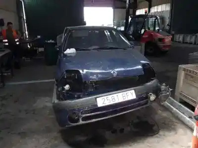 Scrapping Vehicle renault clio ii fase ii (b/cb0) 1.2 16v of the year 2001 powered d4f